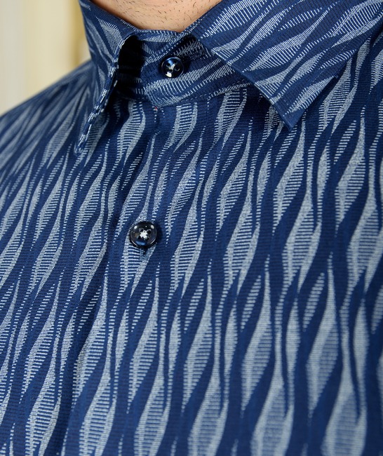Тъмно синя мъжк риза на спираловидни елементи