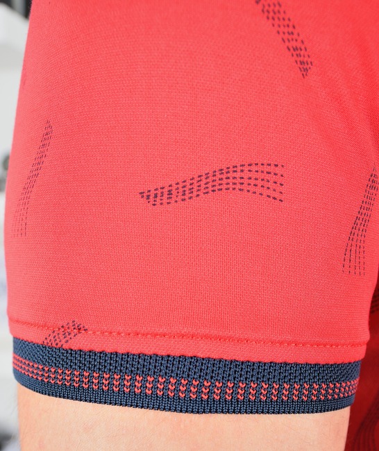 Мъжка червена поло тениска на елементи