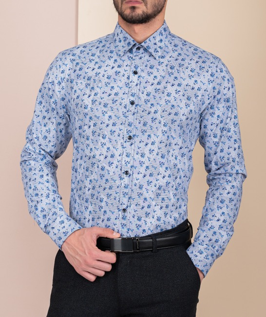 Мъжка синя риза на цветчета и фигурални елементи