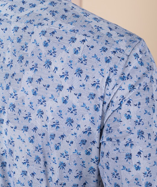 Мъжка синя риза на цветчета и фигурални елементи