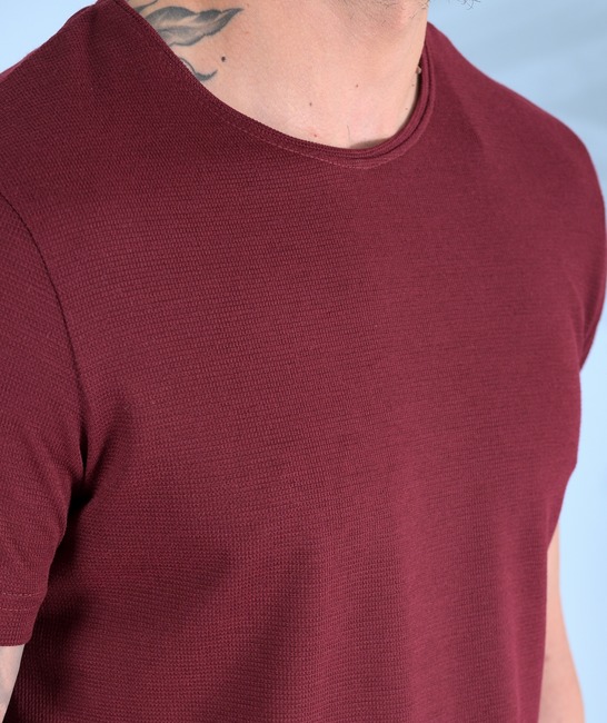 Изчистена релефна мъжка тениска цвят бордо