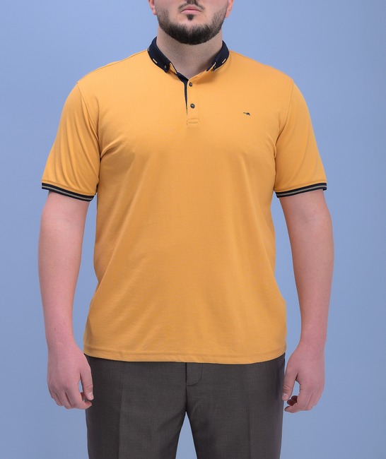 Мъжка тениска голям размер с яка и малко лого цвят горчица