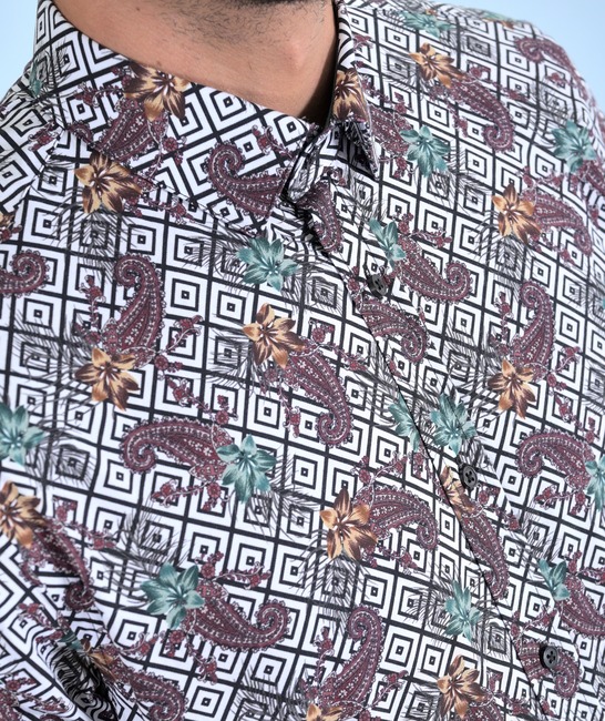 Риза на черни ромбоиди с акцент тропически листа цвят бял