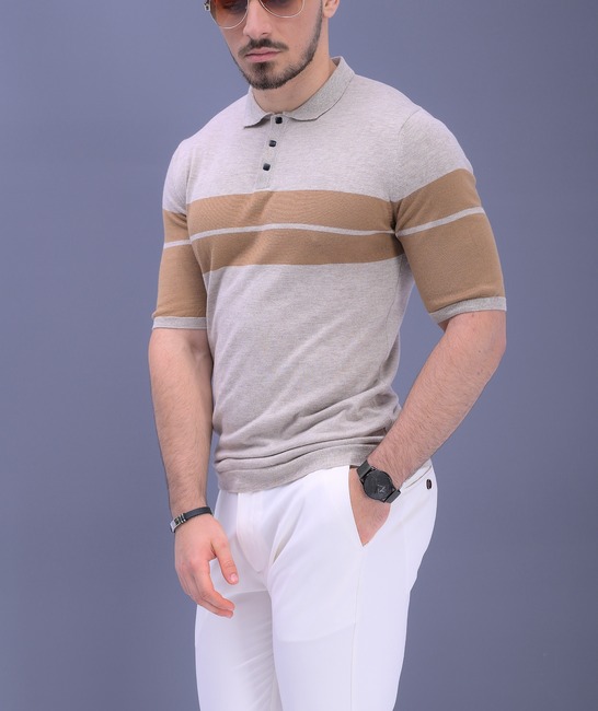 Мъжка плетена тениска с яка в бежов цвят на кафяви ленти