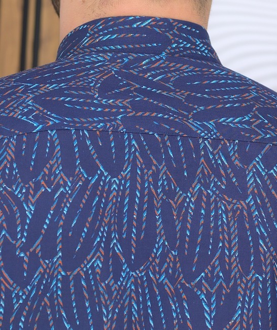 Модерна памучна риза в синьо на елементи