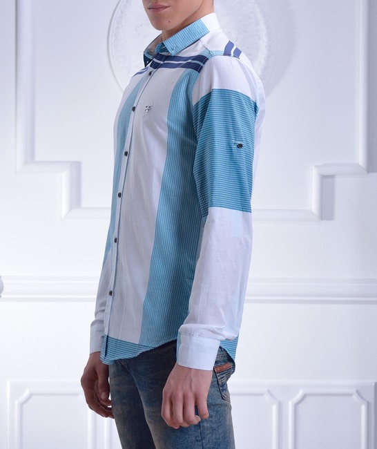 Мъжка риза бяла със сини елементи