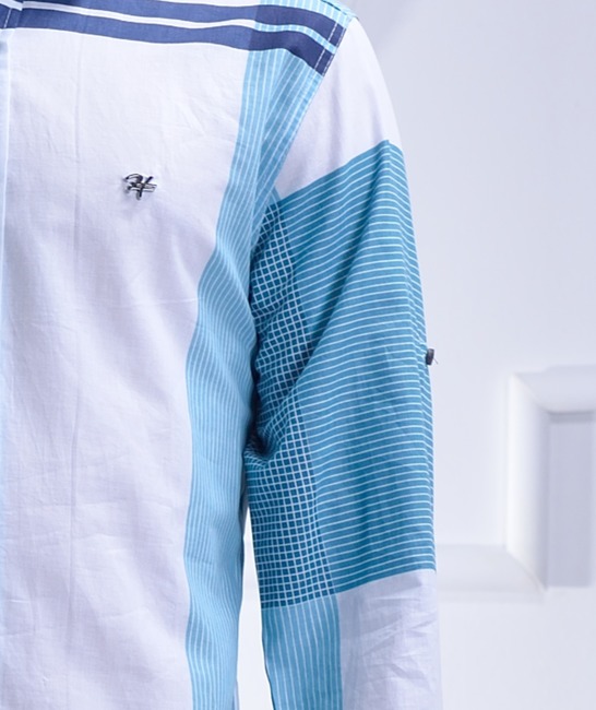 Мъжка риза бяла със сини елементи