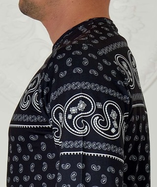 Мъжка тъмно синя блуза със Swirls елементи Мъжка тъмно синя блуза със Swirls елементи