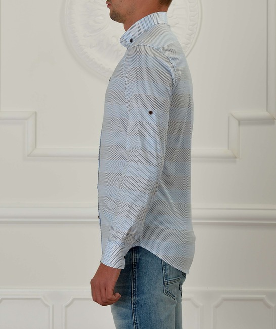 Мъжка бяла риза на сини и черни правоъгълници