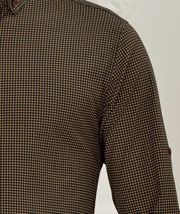 Мъжка тъмно синя риза на жълти квадратчета