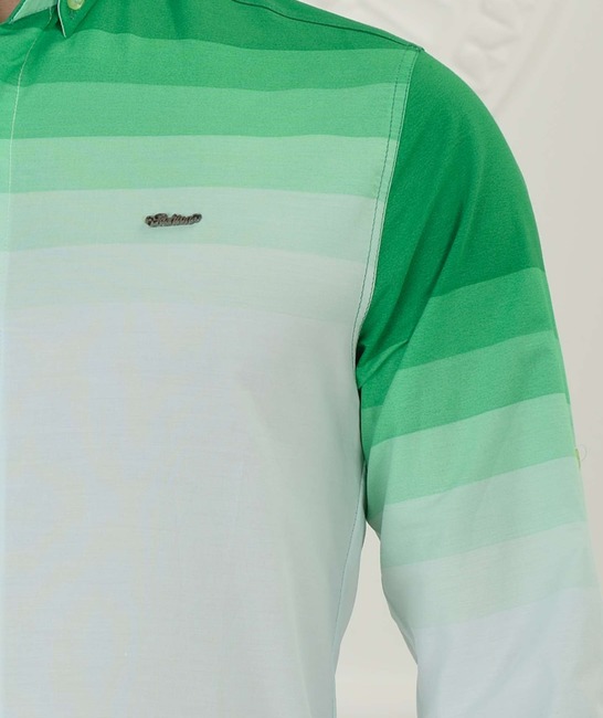 Мъжка бяла риза с преливащи зелени райета
