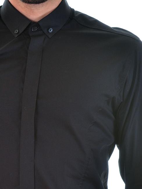 Мъжка черна риза с парче прикриващо копчетата за закопчаване
