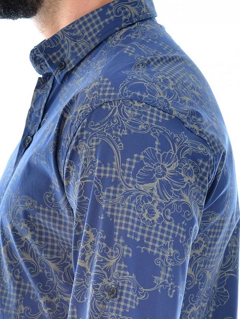 Мъжка синя риза на флорални елементи и малки квадратчета