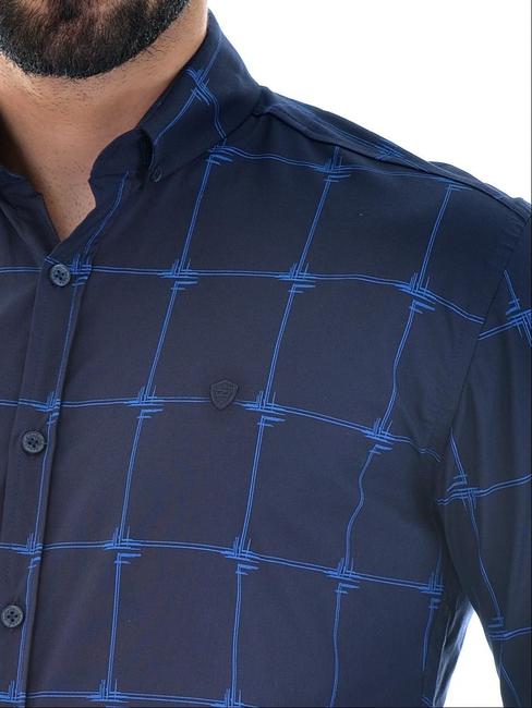 Мъжка тъмно синя риза на светло сини квадрати