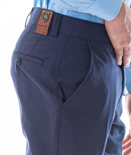 Мъжки тъмно син панталон на тъмно червени точки