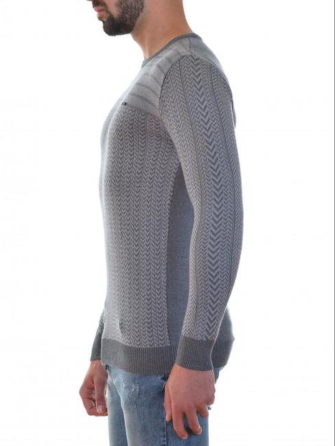 Мъжки тънък сив пуловер на орнаменти