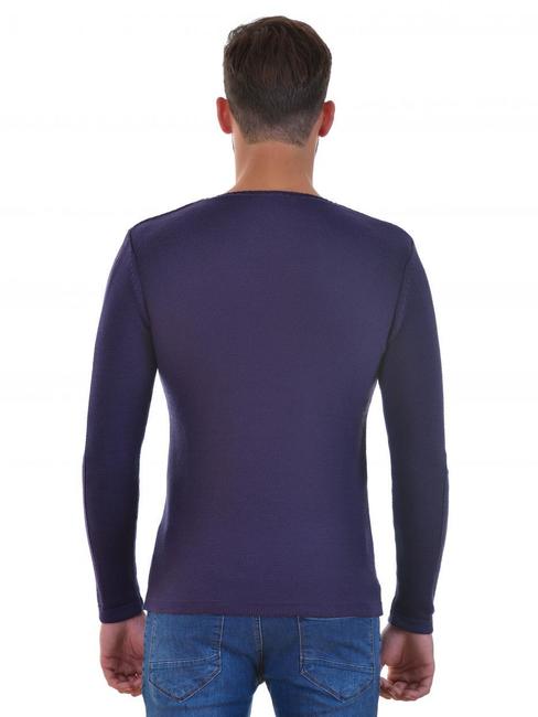 Мъжки лилав изчистен пуловер с остро деколте