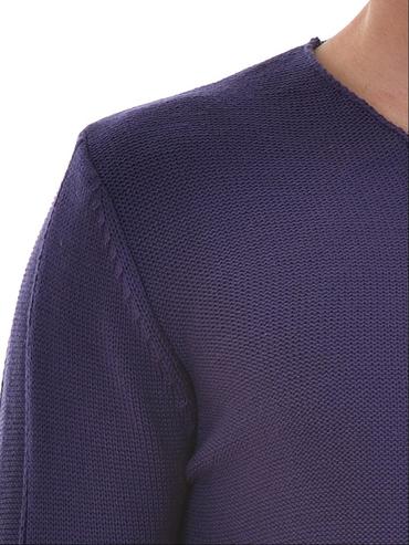 Мъжки лилав изчистен пуловер с остро деколте