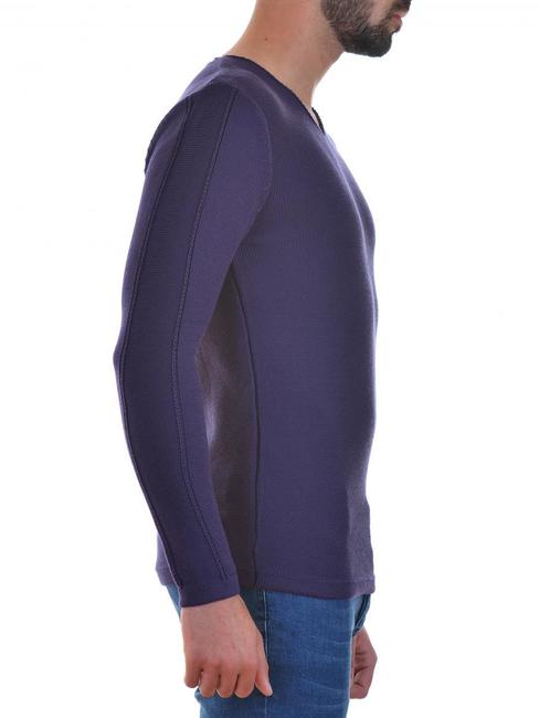 Мъжки лилав изчистен пуловер с остро деколте