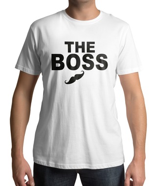 М918 - Мъжка бяла тениска на Кинг The Boss с черна щампа М918 - Мъжка бяла тениска на Кинг The Boss с черна щампа