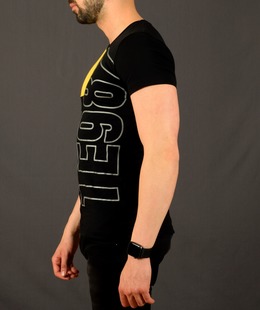 Мъжка черна тениска с надпис On1Е987