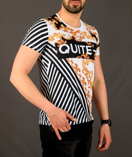 Мъжка бяла тениска на златни и зеброви орнаменти с надпис