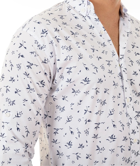 Мъжка бяла риза на клонки и цветчета