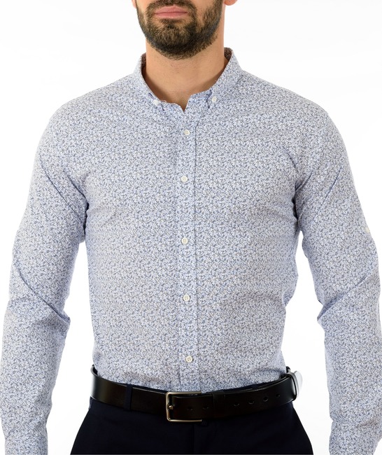 Мъжка бяла риза на малки сини клонки