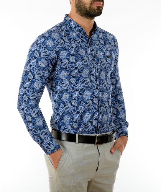 Мъжка синя риза на елементи
