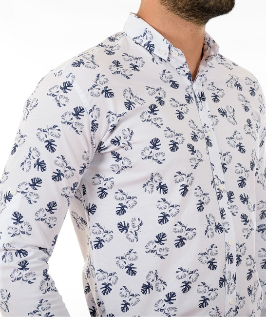 Мъжка бяла риза на тропически листа 