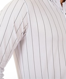 Мъжка бяла риза на широки черни райета