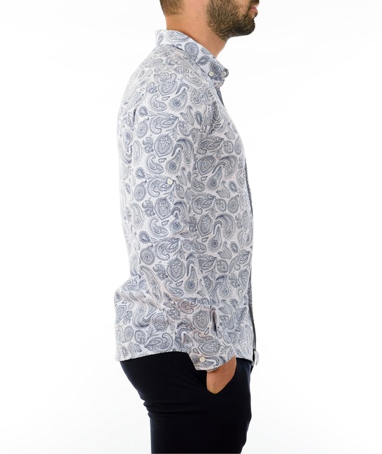 Мъжка бяла риза на фигурални орнаменти