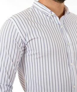 Мъжка бяла риза на прекъснати и непрекъснати линий 