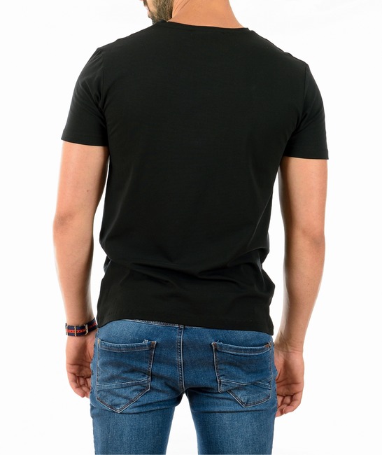 Мъжка черна тениска с щампа на човек