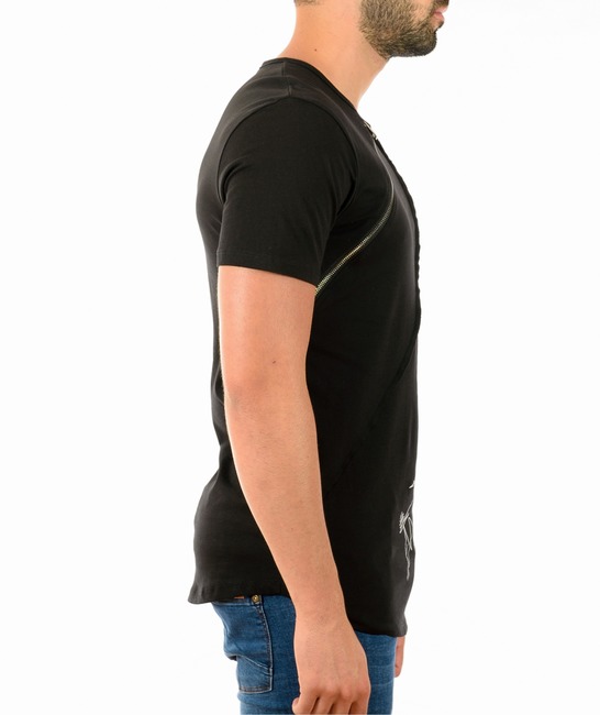 Мъжка черна тениска с голям цип и бял надпис 