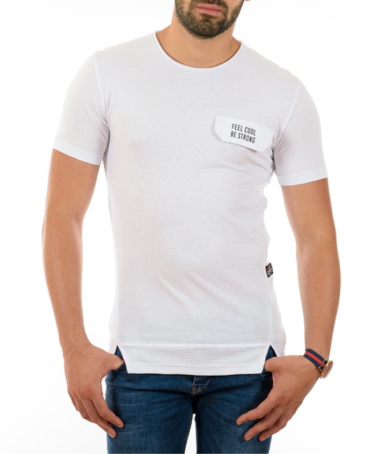 Мъжка бяла тениска имитираща джоб с надпис