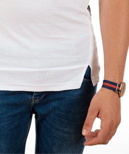 Мъжка бяла тениска имитираща джоб с надпис