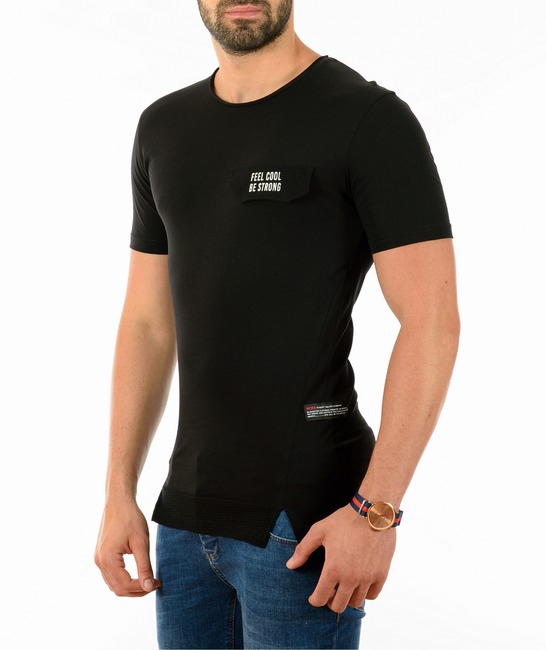 Мъжка черна тениска с малко джобче и надпис