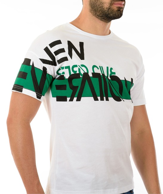 Мъжка бяла тениска на черно-зелени надписи