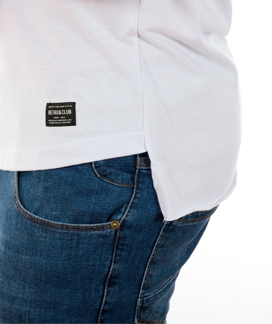 Мъжка бяла тениска с джоб и сив надпис