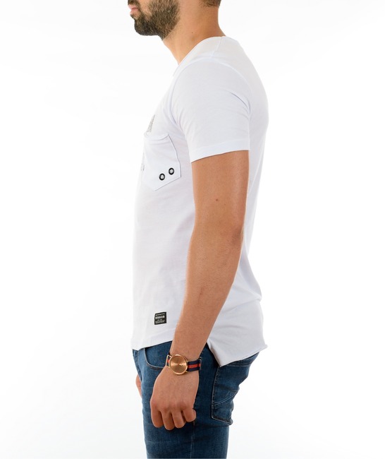 Мъжка бяла тениска с джоб и сив надпис