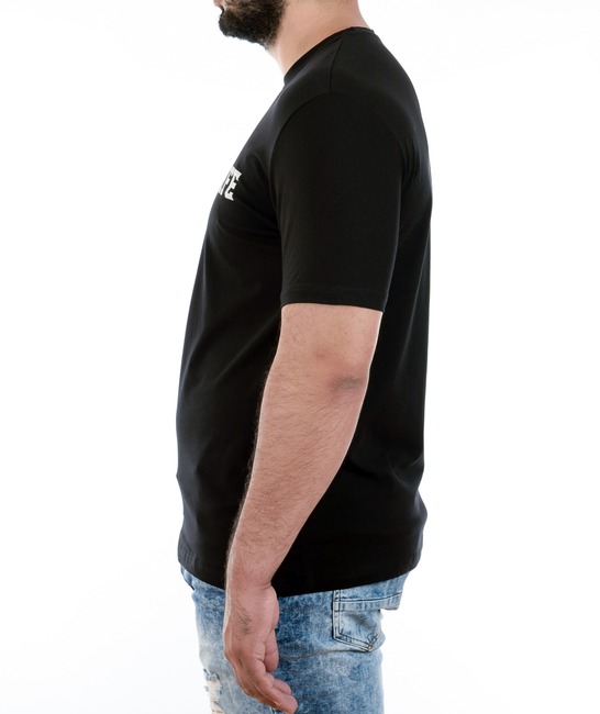 16 - Мъжка черна тениска с бял и неонов надпис