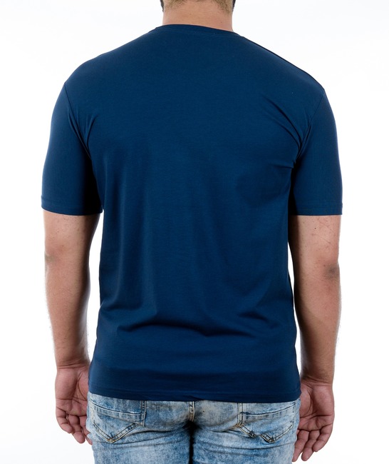 21 - Мъжка синя тениска с прекъсната бяла лента
