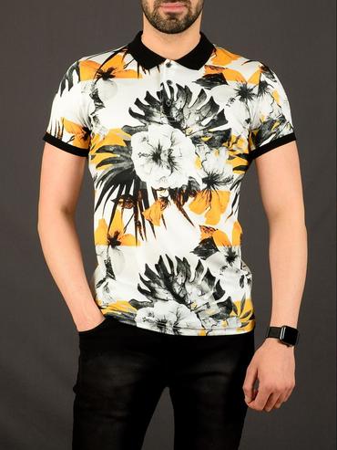 01 - Мъжка бяла тениска с яка на жълти цветя и палмови листа
