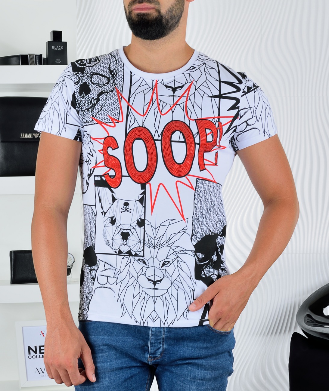 Ефектна бяла мъжка тениска SOOP с червен надпис Ефектна бяла мъжка тениска SOOP с червен надпис