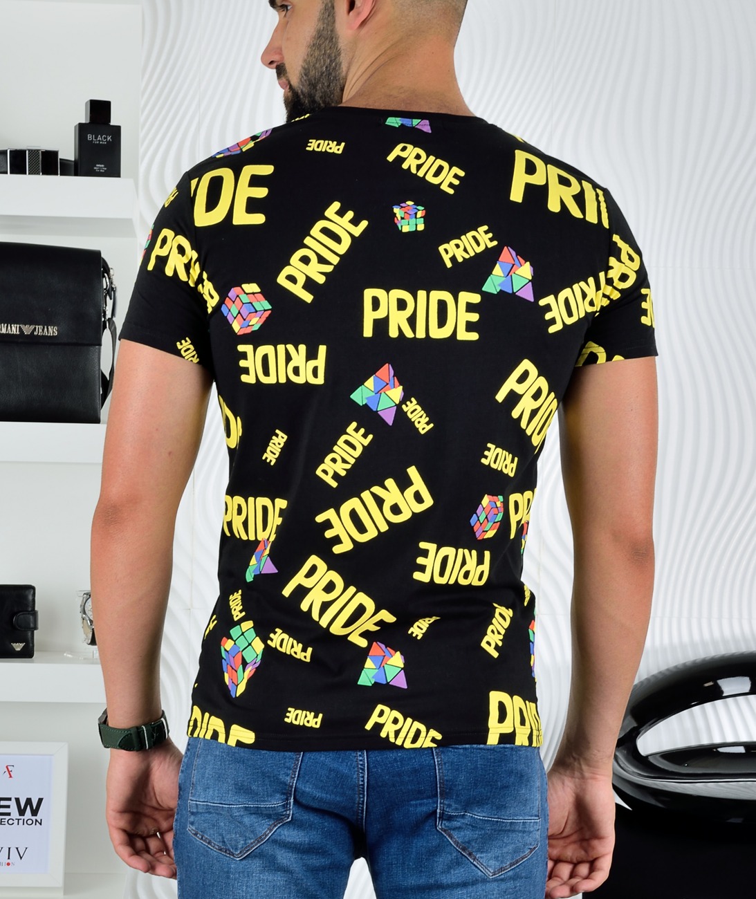 Мъжка черна тениска PRIDE с кубче на рубик Мъжка черна тениска PRIDE с кубче на рубик