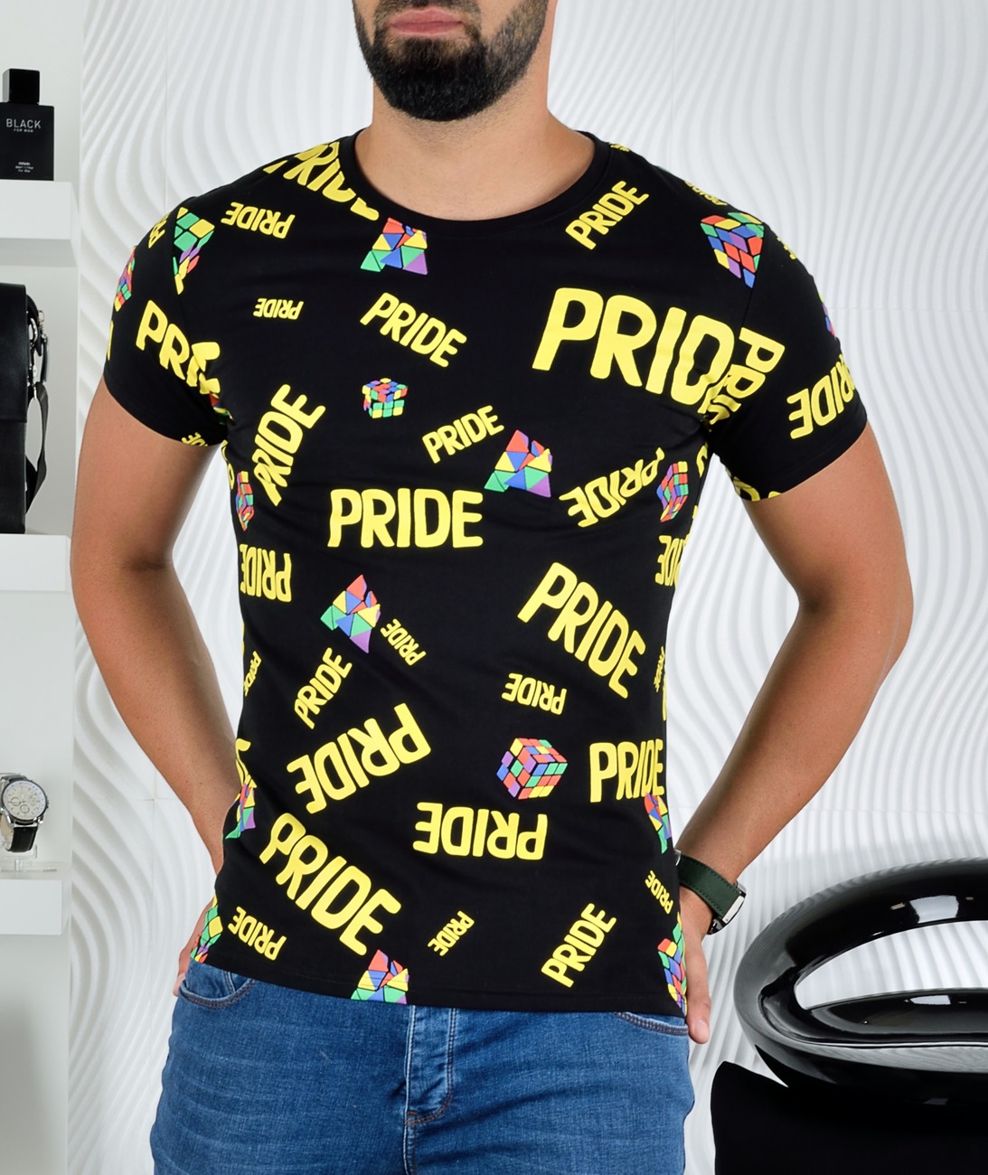Мъжка черна тениска PRIDE с кубче на рубик Мъжка черна тениска PRIDE с кубче на рубик
