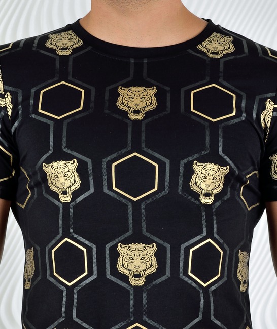 Черна тениска на златни ромбоиди и тигър