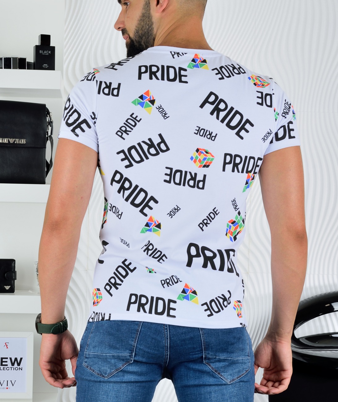 Мъжка бяла тениска PRIDE с кубче на рубик Мъжка бяла тениска PRIDE с кубче на рубик