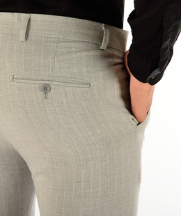 Мъжки сив панталон на тънко бяло райе